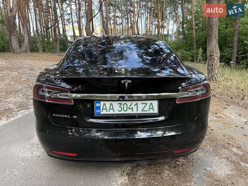 Лифтбек Tesla Model S 2016 в Киеве