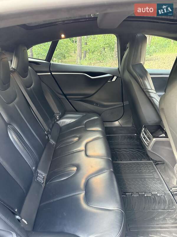 Лифтбек Tesla Model S 2016 в Киеве