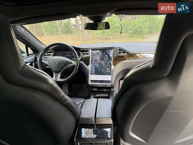 Лифтбек Tesla Model S 2016 в Киеве