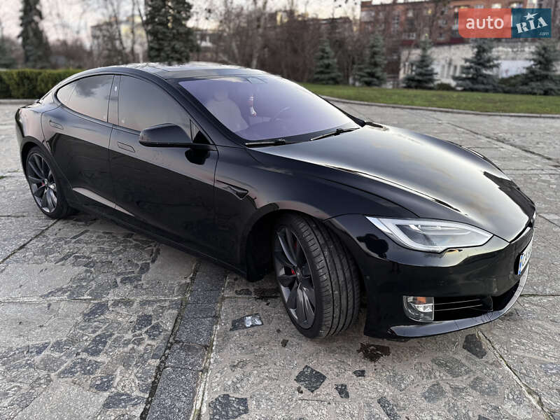 Лифтбек Tesla Model S 2017 в Киеве фото 9 Лифтбек Tesla Model S 2017 в Киеве