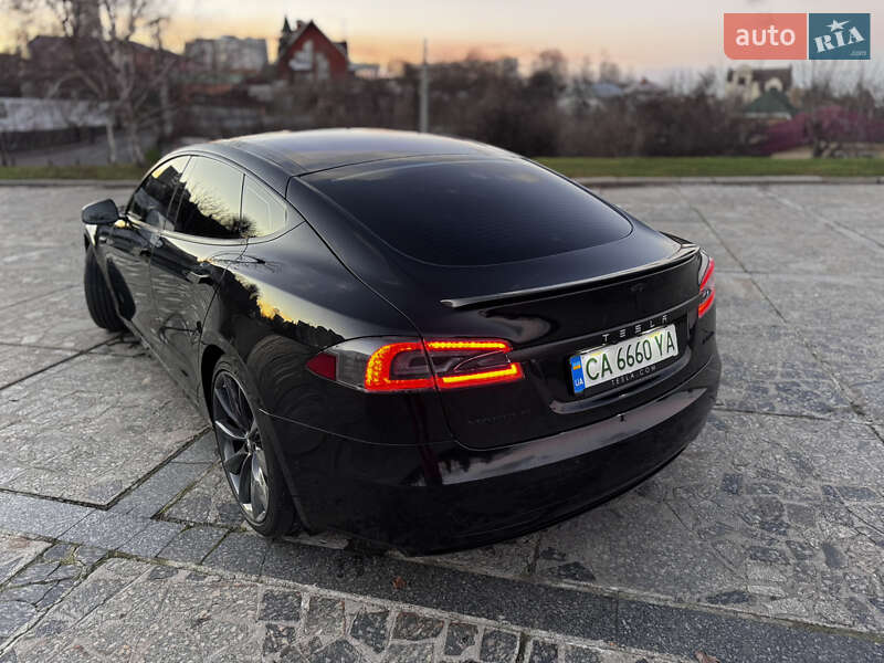 Лифтбек Tesla Model S 2017 в Киеве фото 4 Лифтбек Tesla Model S 2017 в Киеве