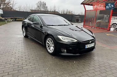 Ліфтбек Tesla Model S 2019 в Радивиліві