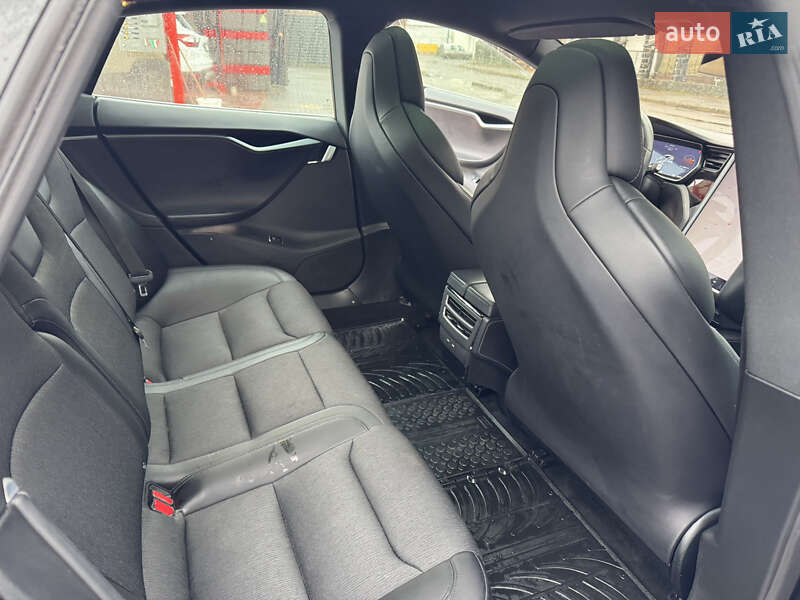 Лифтбек Tesla Model S 2019 в Радивилове