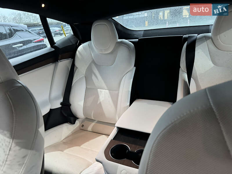 Лифтбек Tesla Model S 2022 в Львове