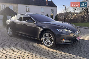 Лифтбек Tesla Model S 2016 в Львове