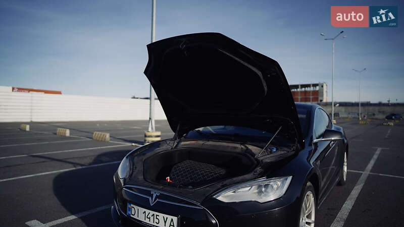 Лифтбек Tesla Model S 2013 в Львове