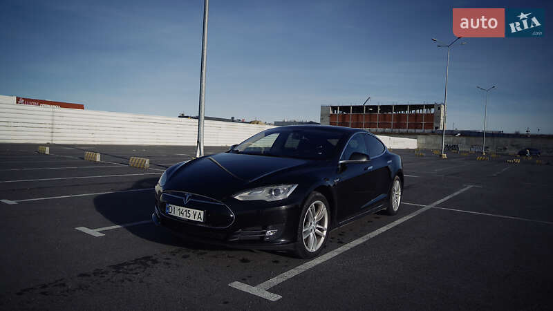 Лифтбек Tesla Model S 2013 в Львове