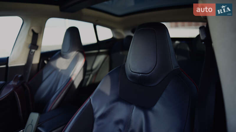 Лифтбек Tesla Model S 2013 в Львове