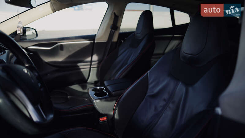 Лифтбек Tesla Model S 2013 в Львове