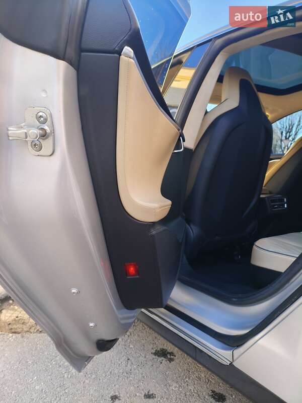 Лифтбек Tesla Model S 2013 в Ивано-Франковске фото 18 Лифтбек Tesla Model S 2013 в Ивано-Франковске