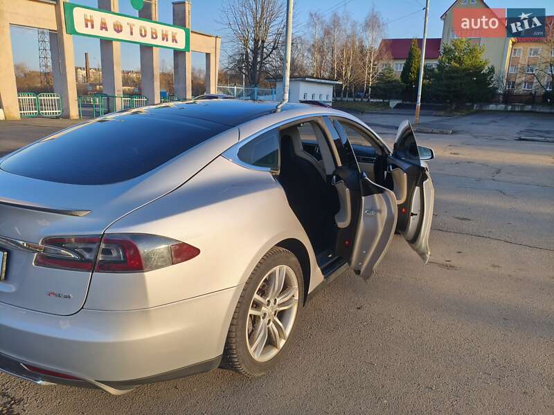 Лифтбек Tesla Model S 2013 в Ивано-Франковске фото 23 Лифтбек Tesla Model S 2013 в Ивано-Франковске