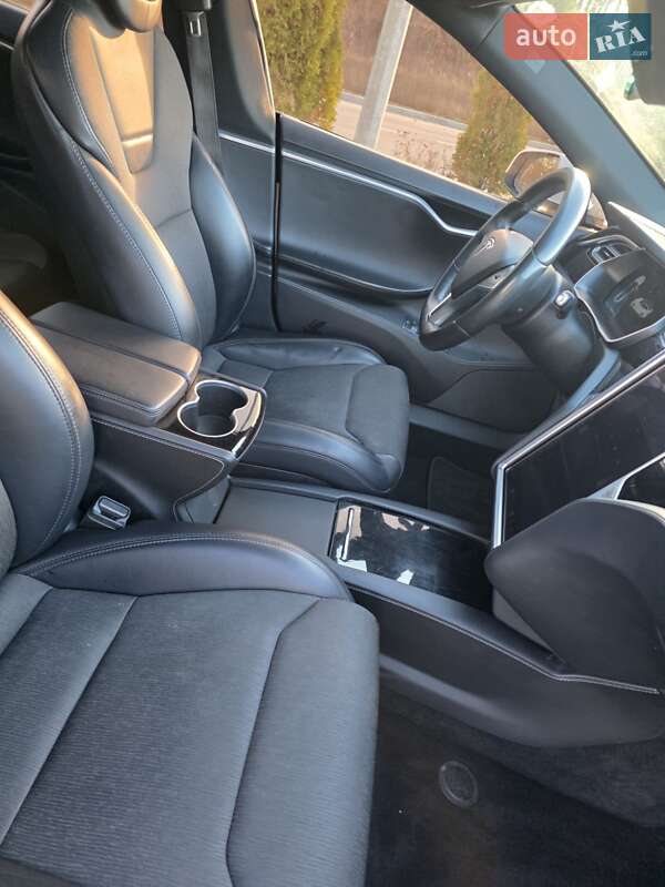 Лифтбек Tesla Model S 2017 в Киеве фото 16 Лифтбек Tesla Model S 2017 в Киеве