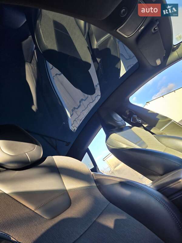 Лифтбек Tesla Model S 2017 в Киеве фото 19 Лифтбек Tesla Model S 2017 в Киеве