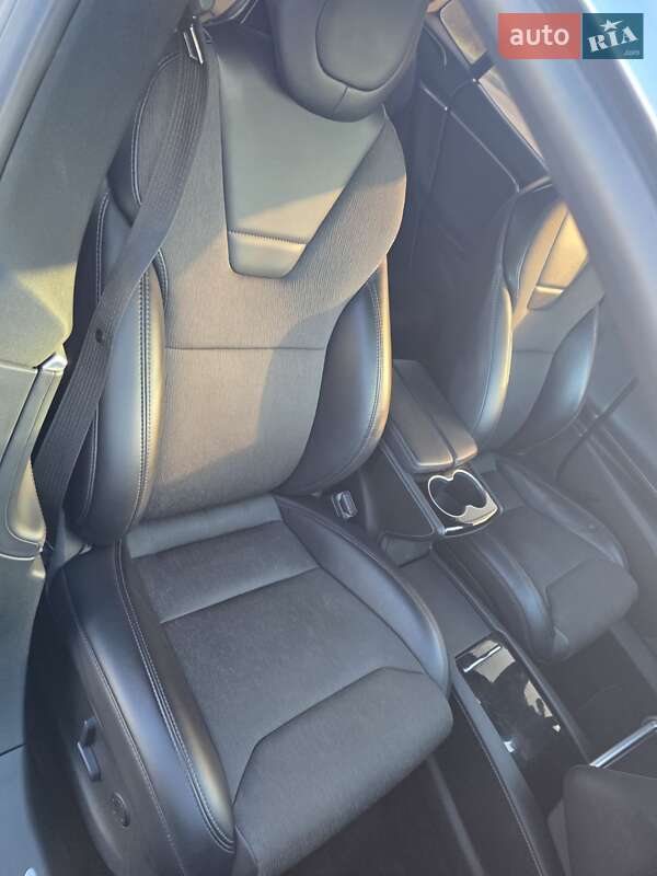 Лифтбек Tesla Model S 2017 в Киеве фото 17 Лифтбек Tesla Model S 2017 в Киеве