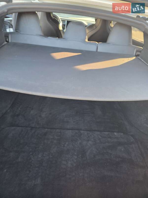 Лифтбек Tesla Model S 2017 в Киеве фото 26 Лифтбек Tesla Model S 2017 в Киеве