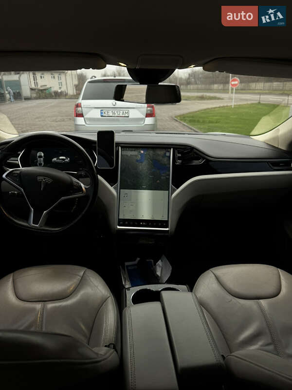 Лифтбек Tesla Model S 2015 в Киеве фото 4 Лифтбек Tesla Model S 2015 в Киеве