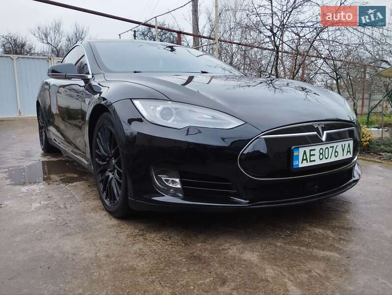 Лифтбек Tesla Model S 2015 в Кривом Роге фото 3 Лифтбек Tesla Model S 2015 в Кривом Роге