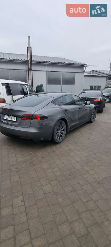 Лифтбек Tesla Model S 2017 в Львове