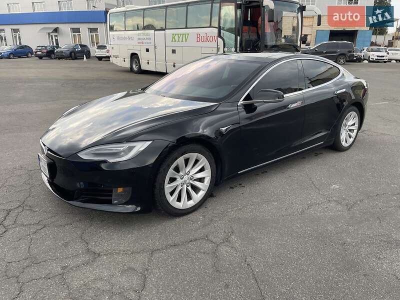 Лифтбек Tesla Model S 2016 в Киеве