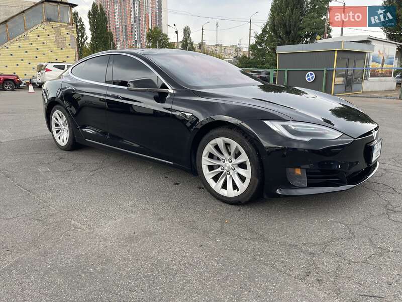 Лифтбек Tesla Model S 2016 в Киеве