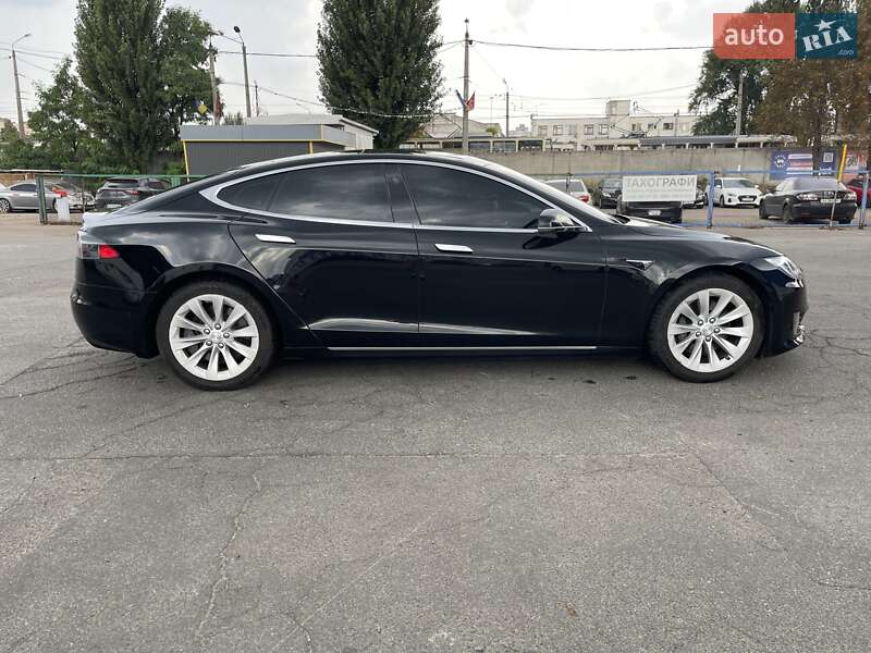 Лифтбек Tesla Model S 2016 в Киеве