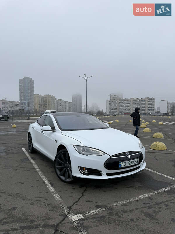 Лифтбек Tesla Model S 2013 в Киеве