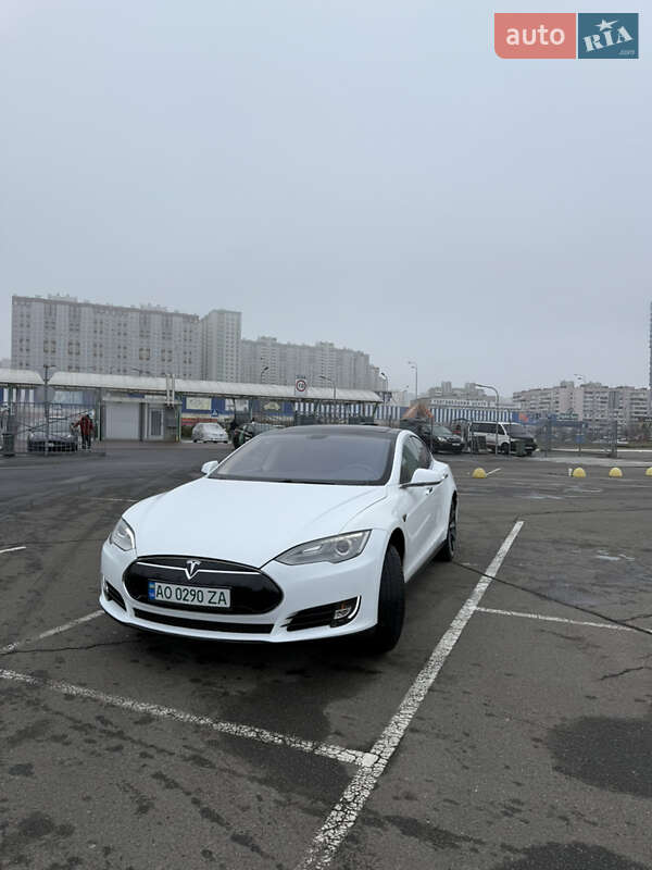 Лифтбек Tesla Model S 2013 в Киеве