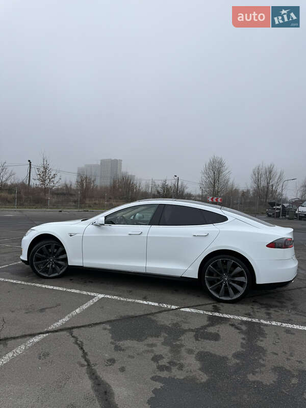 Лифтбек Tesla Model S 2013 в Киеве