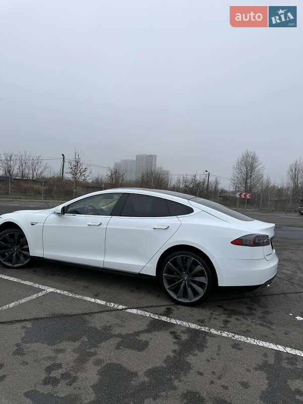 Лифтбек Tesla Model S 2013 в Киеве