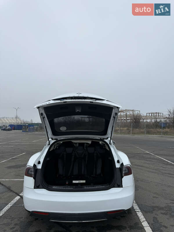 Лифтбек Tesla Model S 2013 в Киеве
