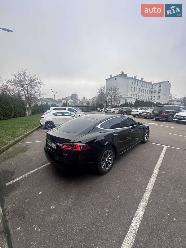 Лифтбек Tesla Model S 2017 в Киеве фото 4 Лифтбек Tesla Model S 2017 в Киеве