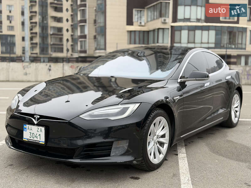 Лифтбек Tesla Model S 2016 в Киеве