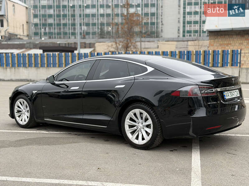 Лифтбек Tesla Model S 2016 в Киеве