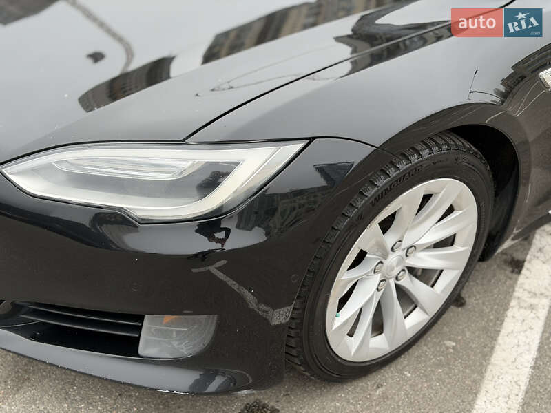 Лифтбек Tesla Model S 2016 в Киеве