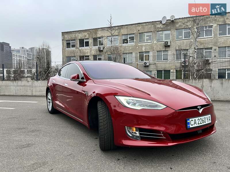 Лифтбек Tesla Model S 2017 в Ватутино