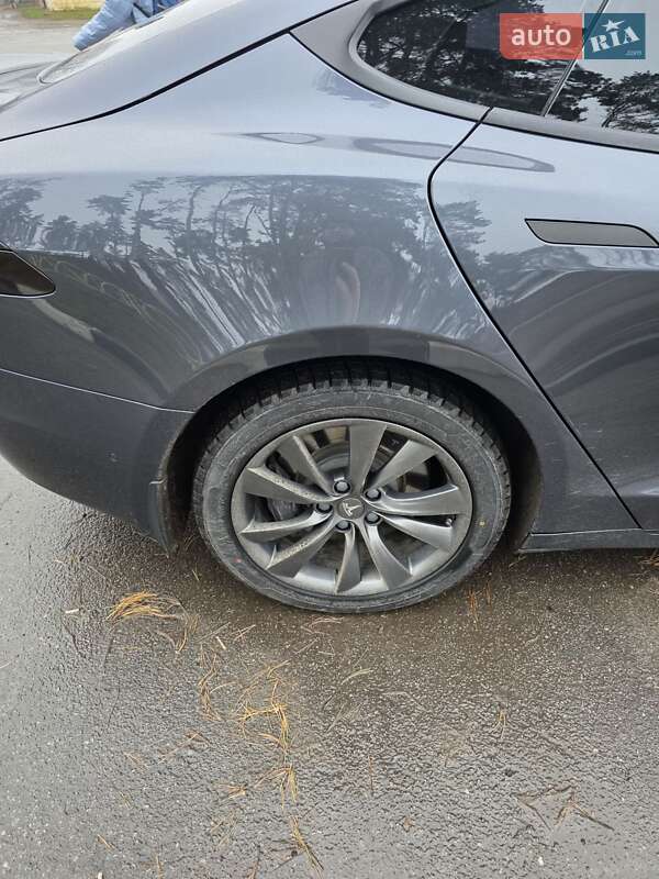 Лифтбек Tesla Model S 2016 в Харькове