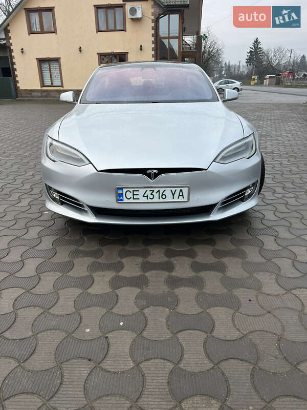 Лифтбек Tesla Model S 2017 в Черновцах