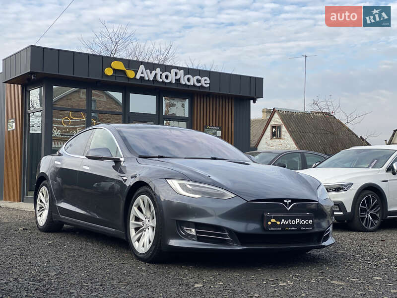 Лифтбек Tesla Model S 2017 в Луцке