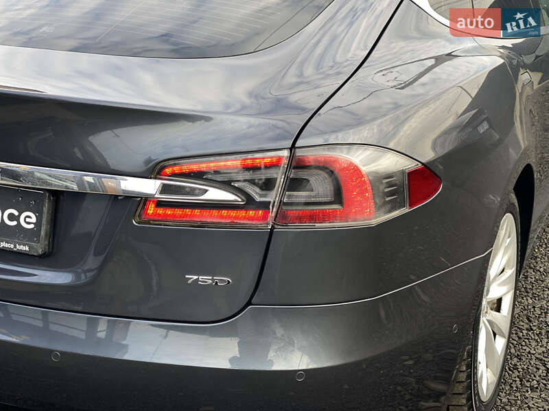 Лифтбек Tesla Model S 2017 в Луцке