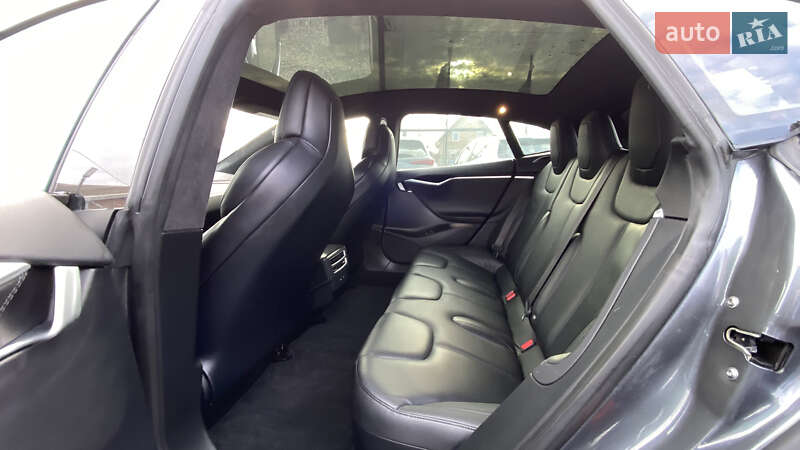 Лифтбек Tesla Model S 2017 в Луцке