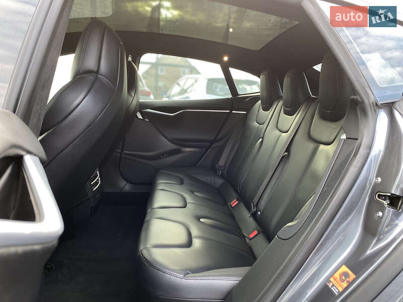 Лифтбек Tesla Model S 2017 в Луцке