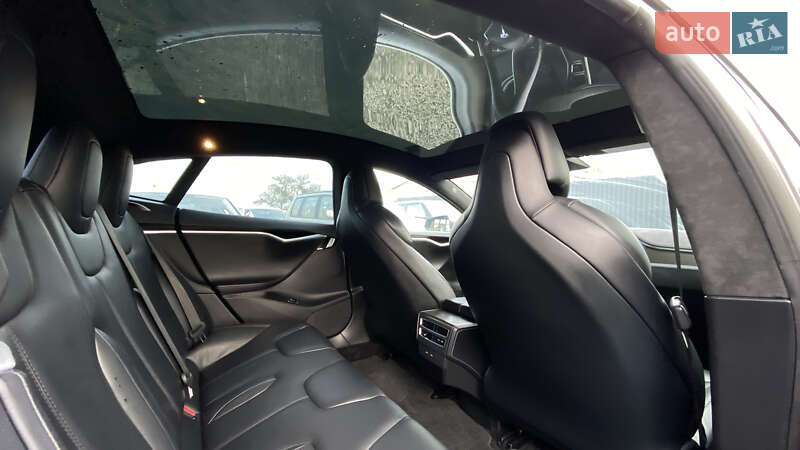 Лифтбек Tesla Model S 2017 в Луцке