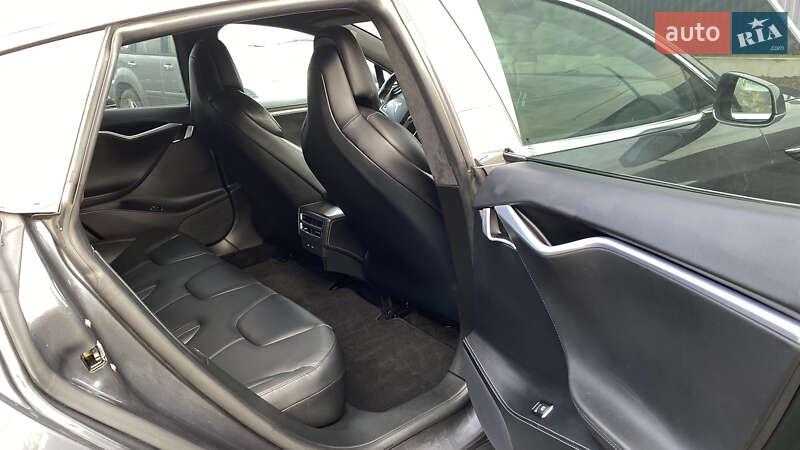 Лифтбек Tesla Model S 2017 в Луцке