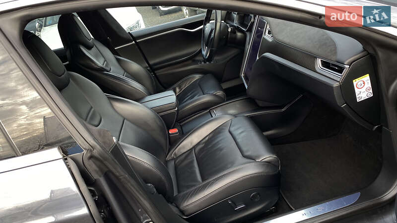Лифтбек Tesla Model S 2017 в Луцке