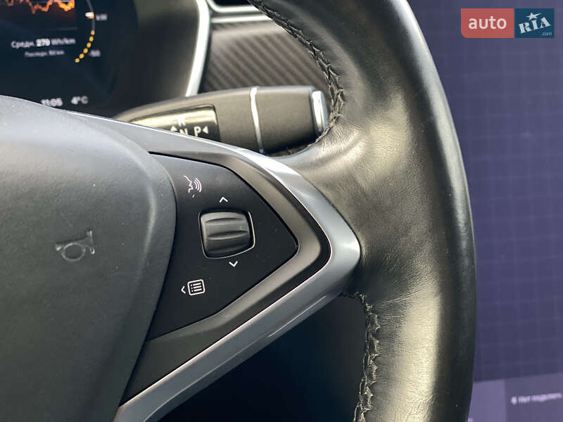 Лифтбек Tesla Model S 2017 в Луцке