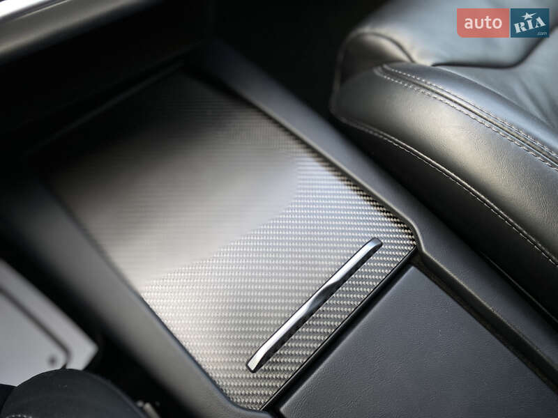 Лифтбек Tesla Model S 2017 в Луцке