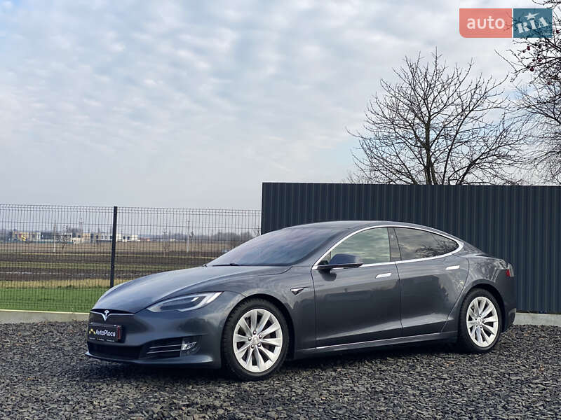 Лифтбек Tesla Model S 2017 в Луцке