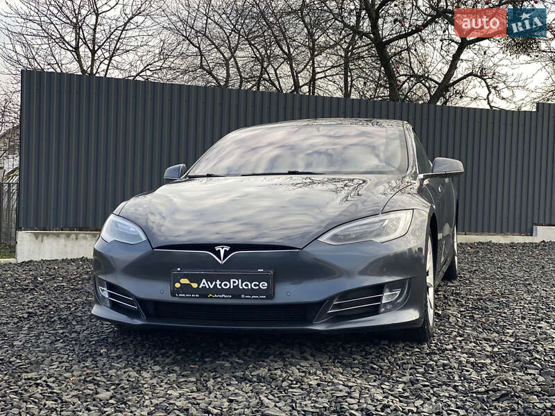 Лифтбек Tesla Model S 2017 в Луцке