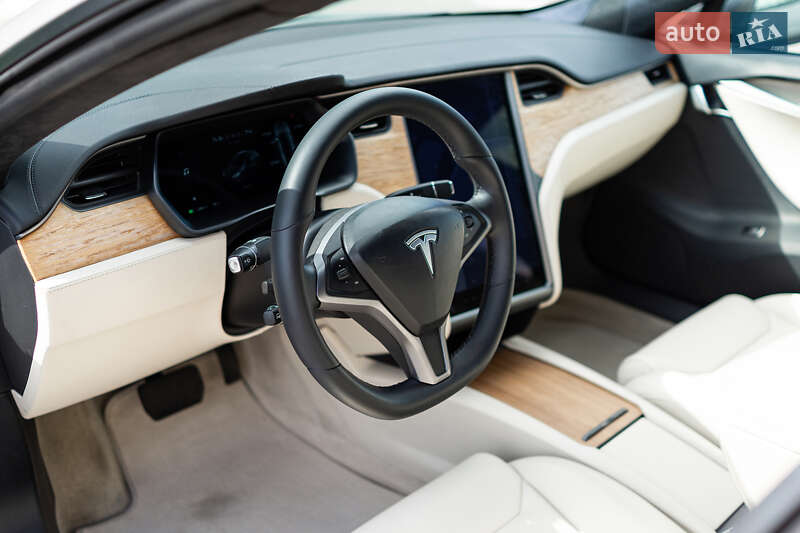 Лифтбек Tesla Model S 2019 в Киеве