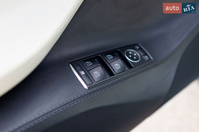 Лифтбек Tesla Model S 2019 в Киеве